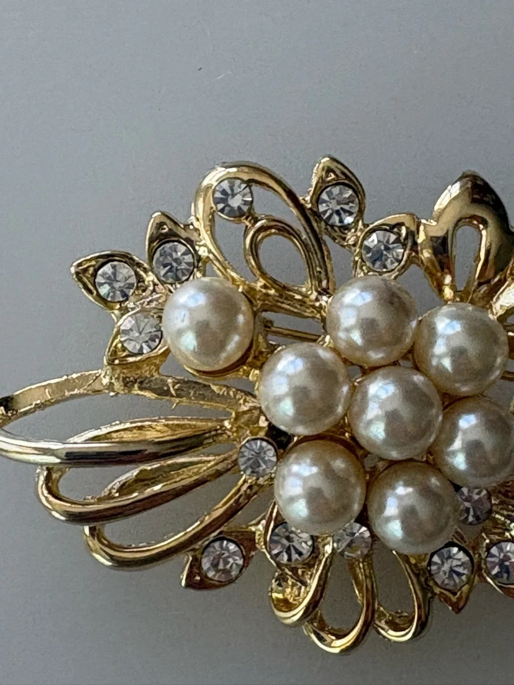 Lot of 2  Vintage Brooches  Women Jewelry